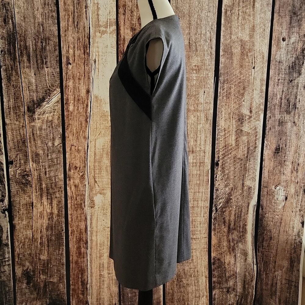 Authentic Gucci Size 44 Chic Modern Dress - Picture 3 of 8